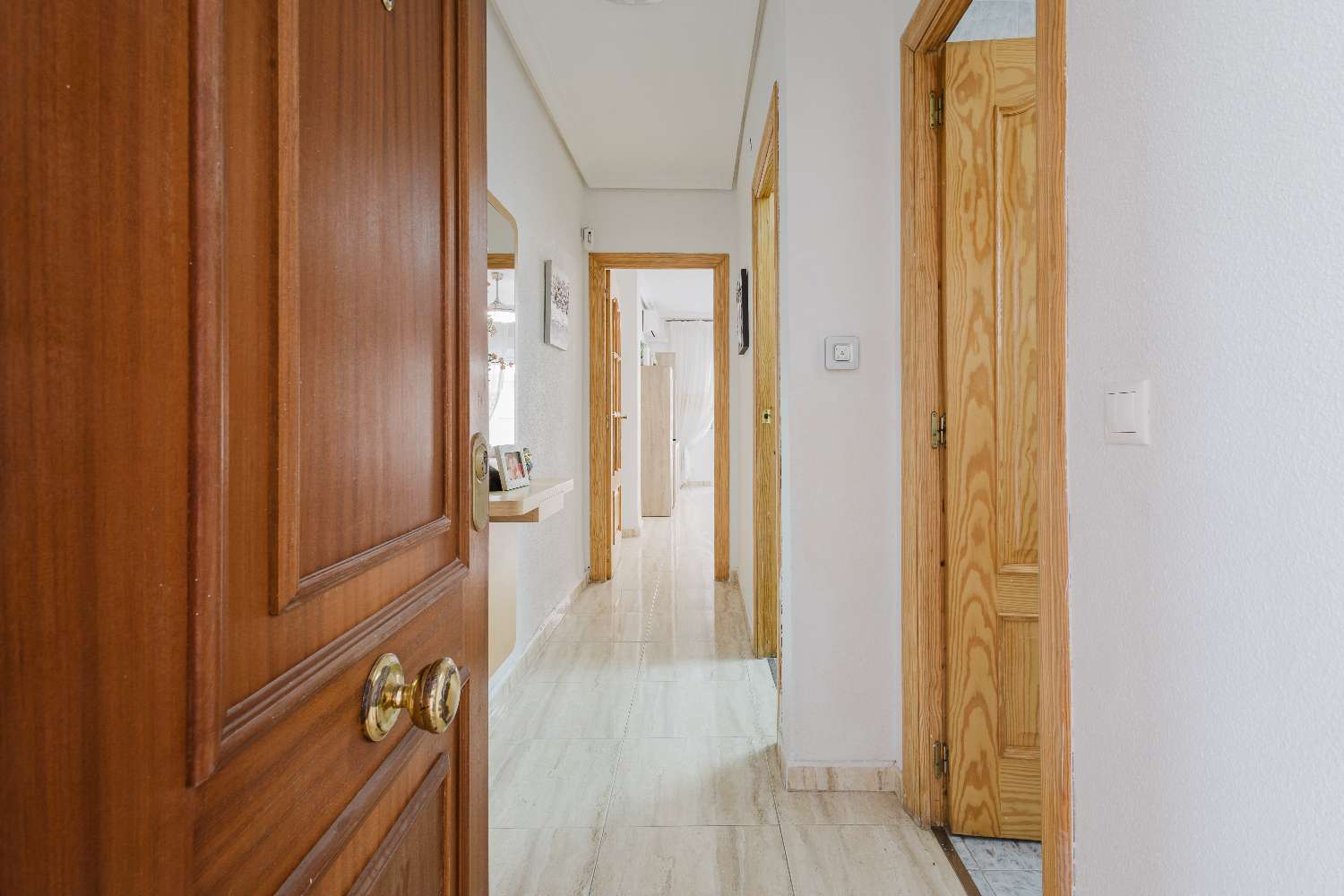 APARTAMENTO CON VISTAS AL MAR Y ORIENTACIÓN SUR EN TORREVIEJA