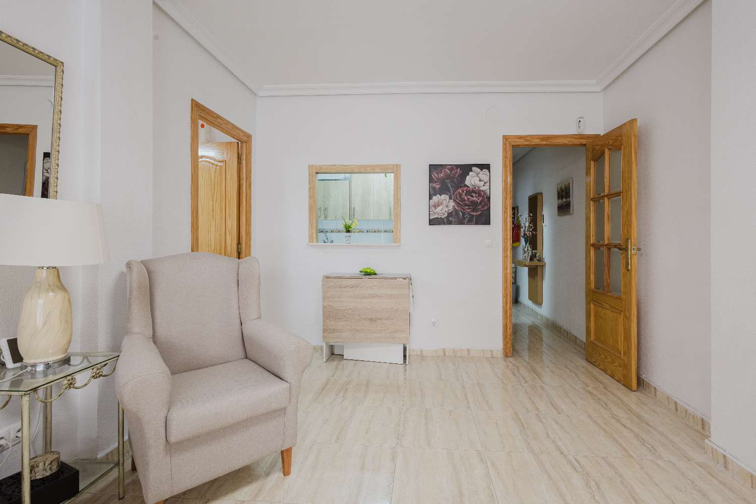 APARTAMENTO CON VISTAS AL MAR Y ORIENTACIÓN SUR EN TORREVIEJA