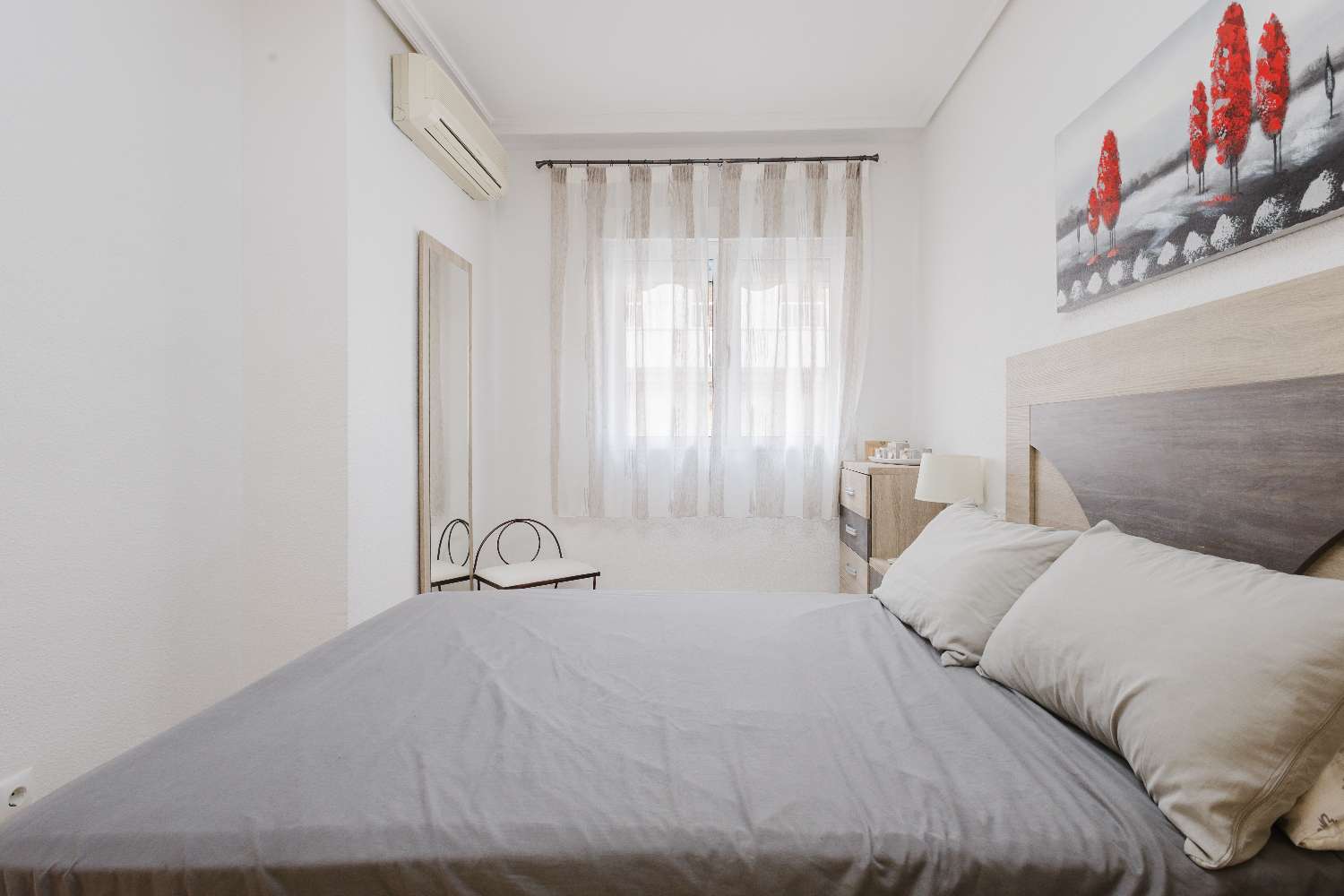 APARTAMENTO CON VISTAS AL MAR Y ORIENTACIÓN SUR EN TORREVIEJA