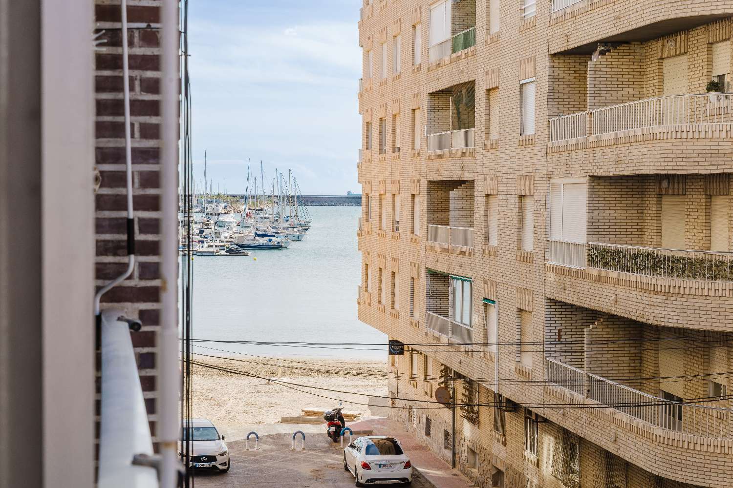 APARTAMENTO CON VISTAS AL MAR Y ORIENTACIÓN SUR EN TORREVIEJA