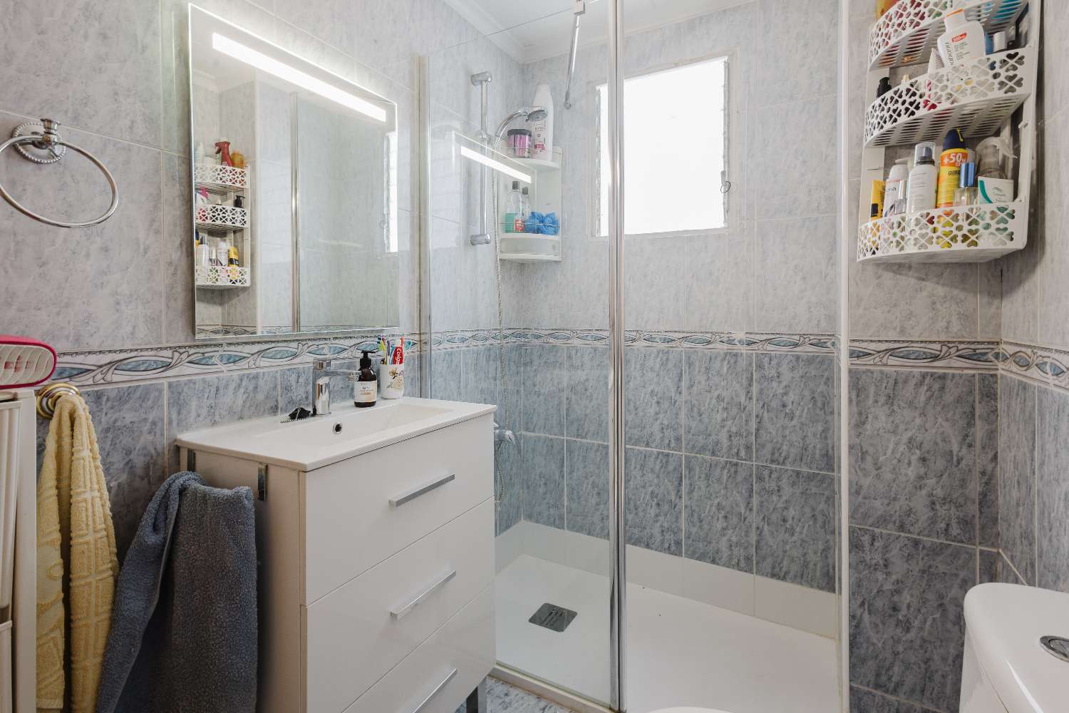 APARTAMENTO CON VISTAS AL MAR Y ORIENTACIÓN SUR EN TORREVIEJA