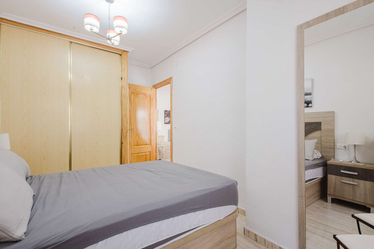 APARTAMENTO CON VISTAS AL MAR Y ORIENTACIÓN SUR EN TORREVIEJA