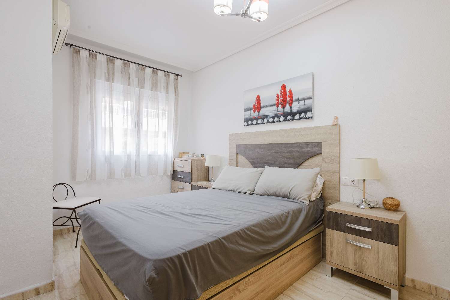 APARTAMENTO CON VISTAS AL MAR Y ORIENTACIÓN SUR EN TORREVIEJA