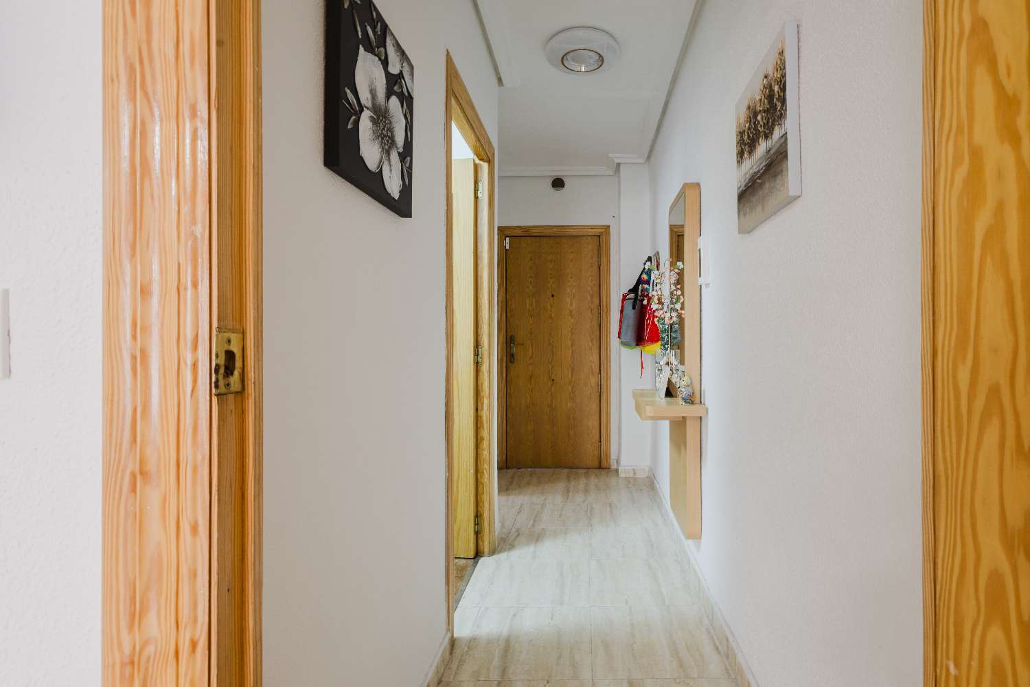 APARTAMENTO CON VISTAS AL MAR Y ORIENTACIÓN SUR EN TORREVIEJA