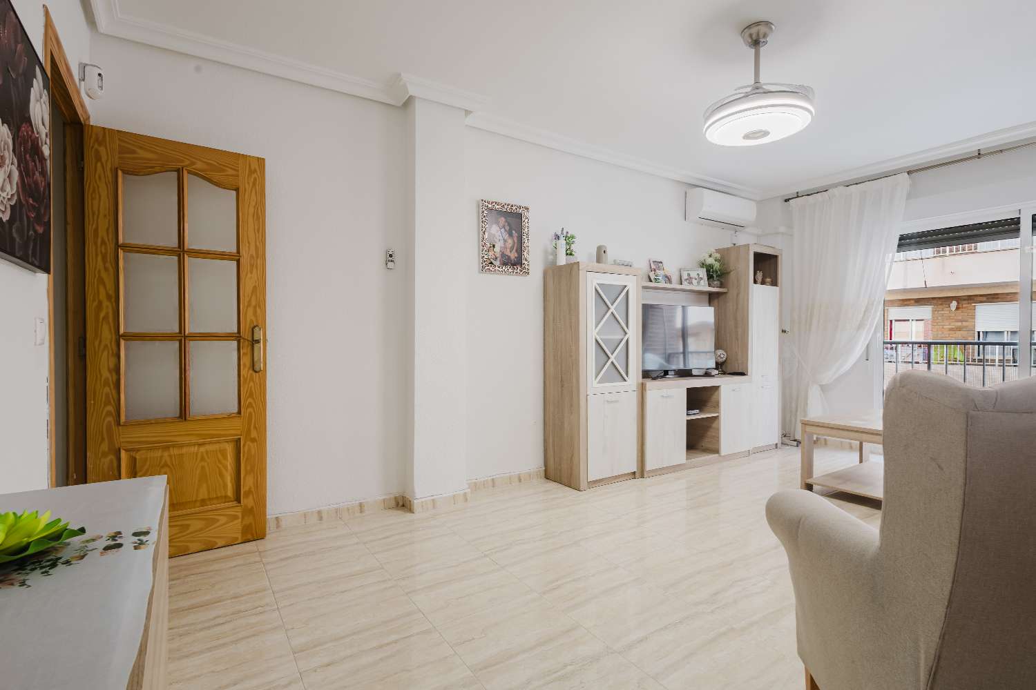 APARTAMENTO CON VISTAS AL MAR Y ORIENTACIÓN SUR EN TORREVIEJA