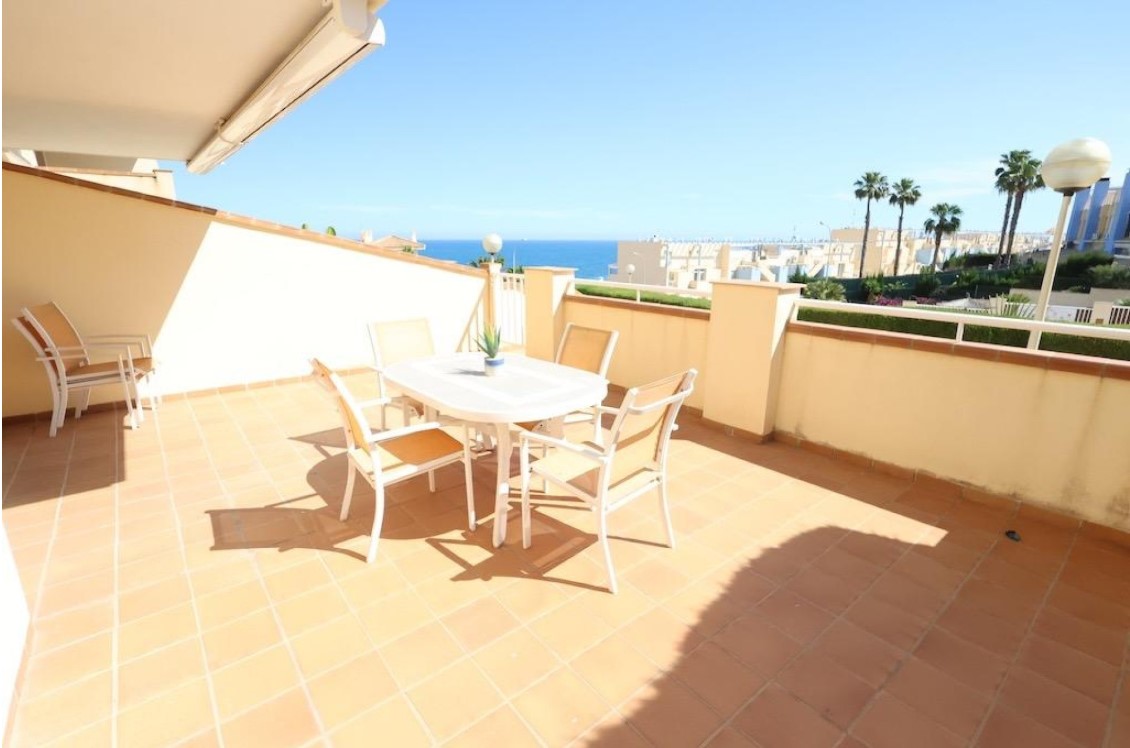 ????️ **APARTAMENTO EN PLANTA BAJA CON VISTAS AL MAR Y TERRAZA