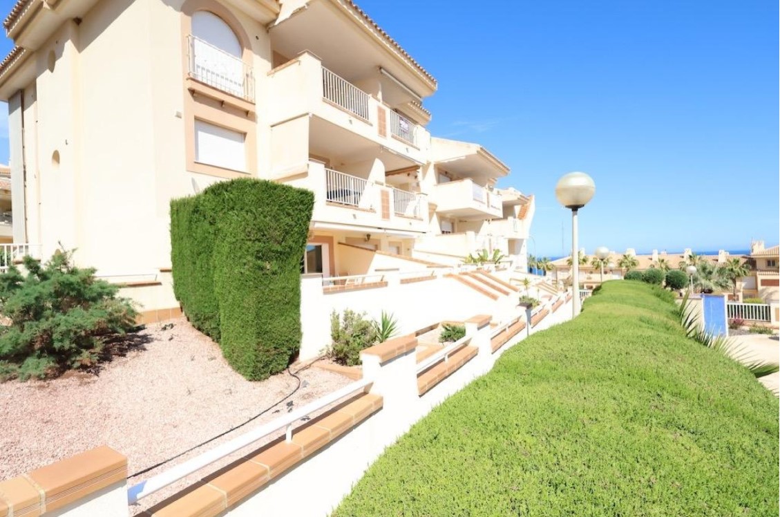 ????️ **APARTAMENTO EN PLANTA BAJA CON VISTAS AL MAR Y TERRAZA