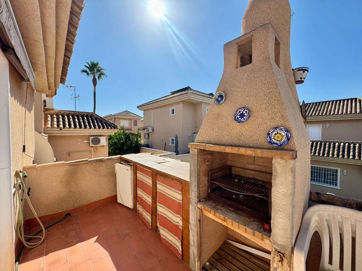 OPORTUNIDAD EN LOS ALTOS – VIVIENDA INDEPENDIENTE CON JARDÍN Y PISCINA A POCOS MINUTOS DE LA PLAYA