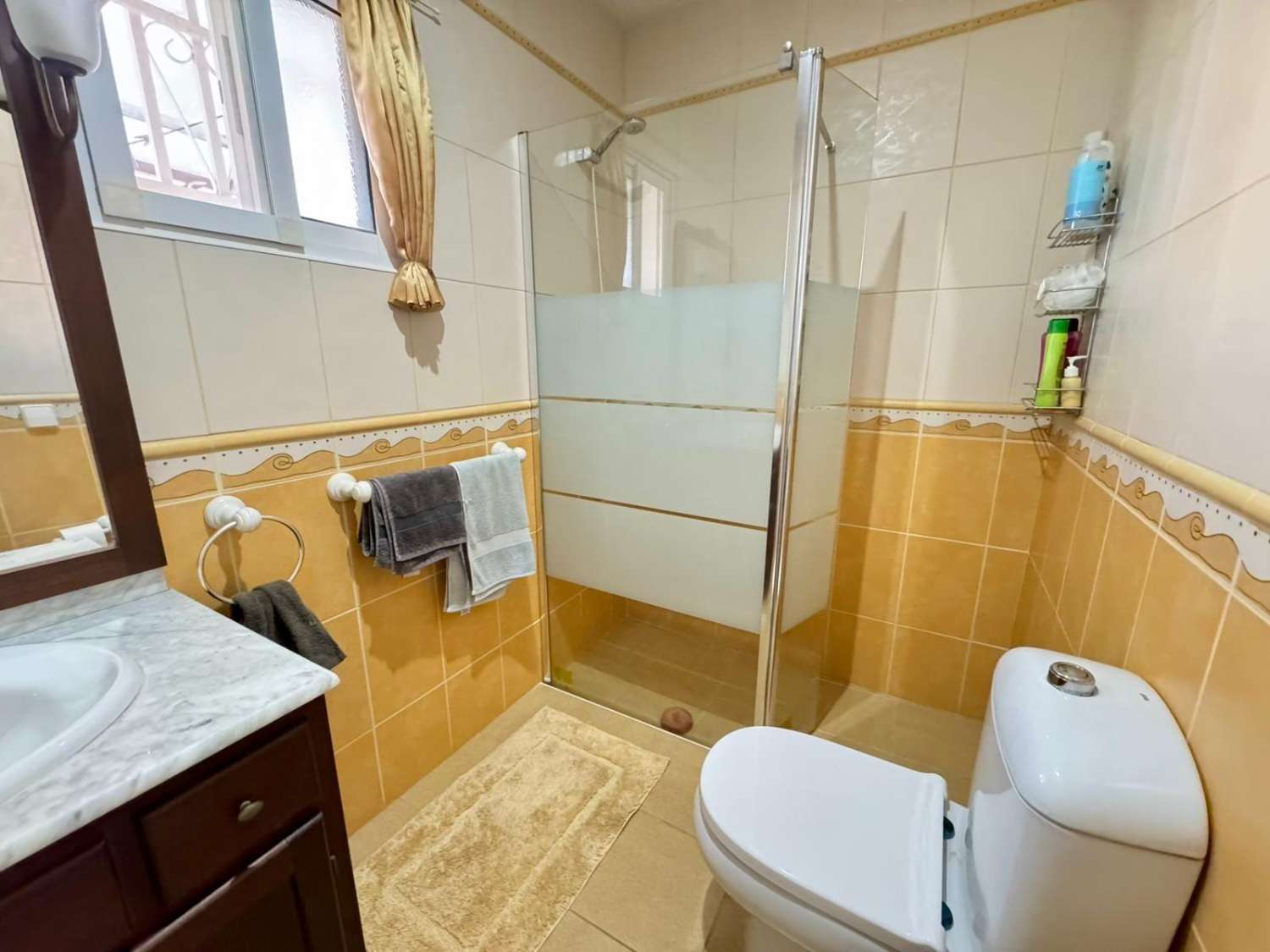 OPORTUNIDAD EN LOS ALTOS – VIVIENDA INDEPENDIENTE CON JARDÍN Y PISCINA A POCOS MINUTOS DE LA PLAYA