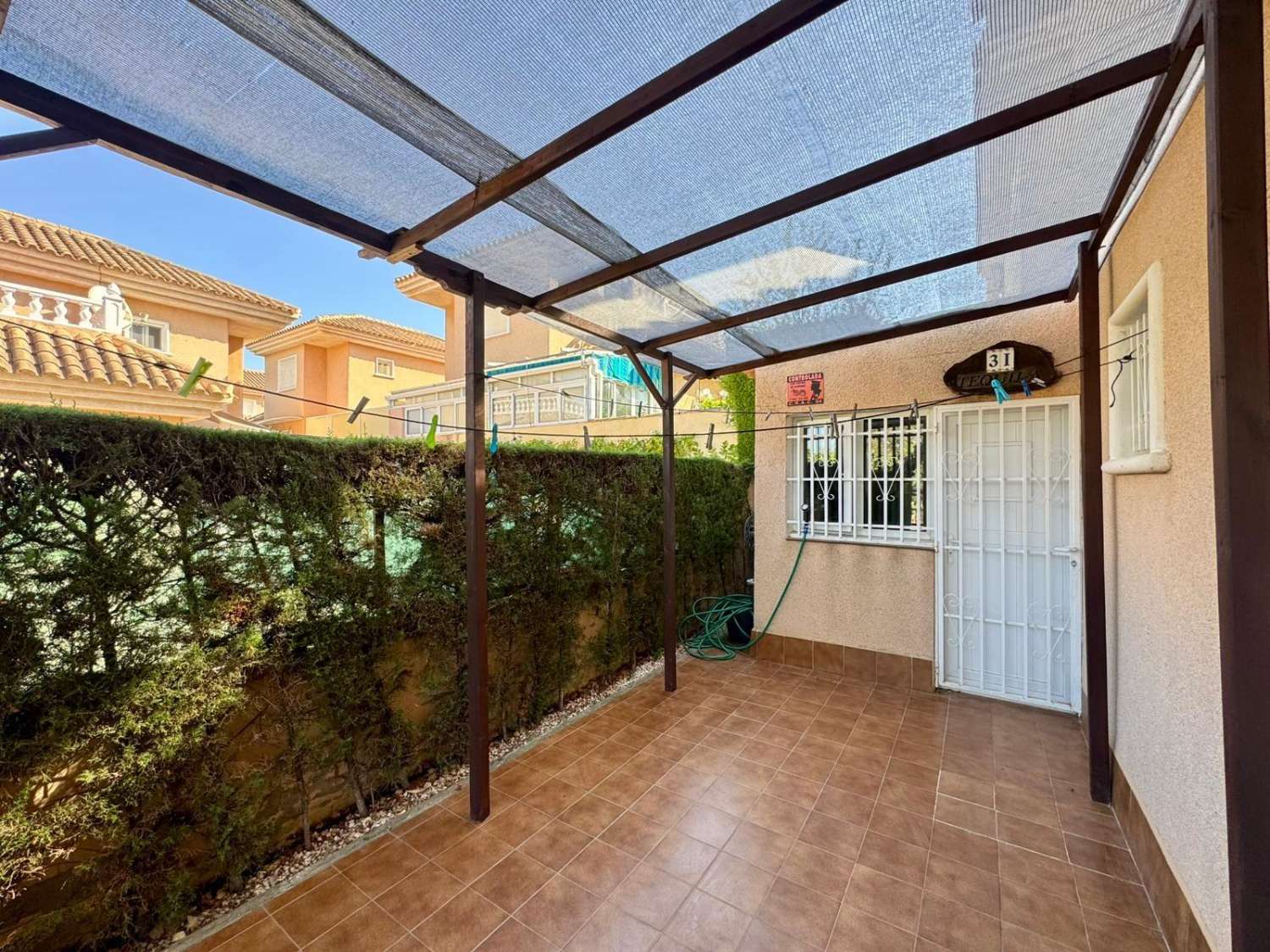 OPORTUNIDAD EN LOS ALTOS – VIVIENDA INDEPENDIENTE CON JARDÍN Y PISCINA A POCOS MINUTOS DE LA PLAYA