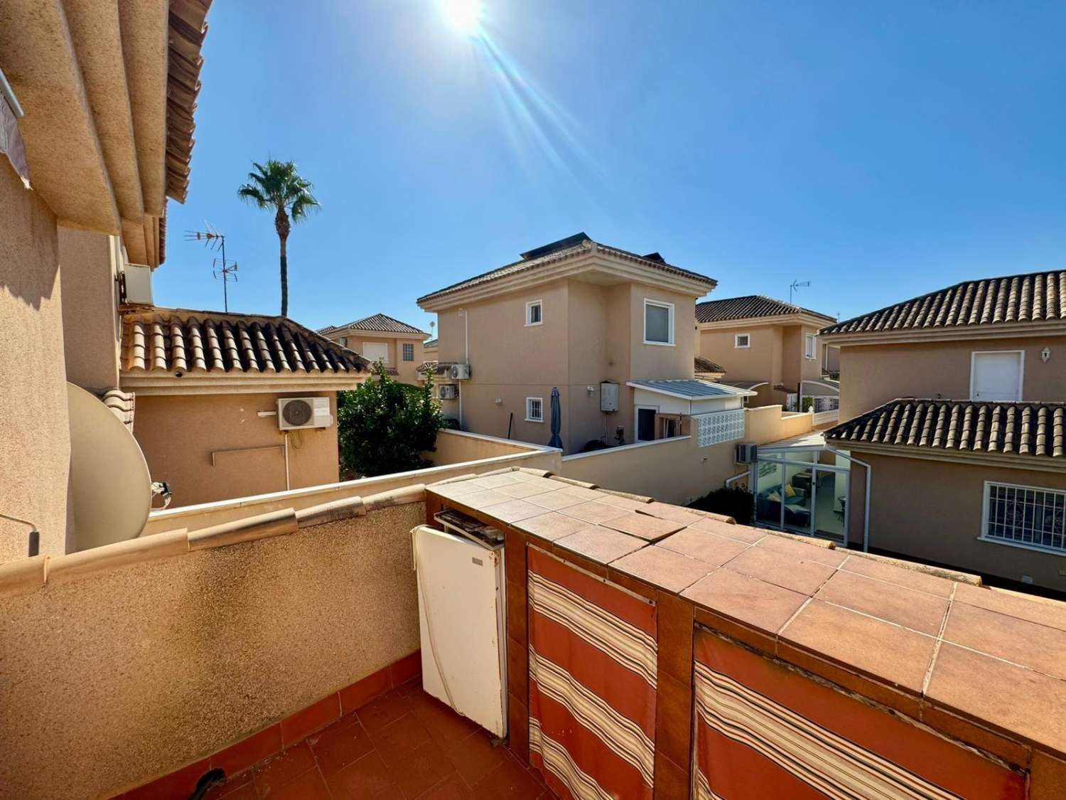 OPORTUNIDAD EN LOS ALTOS – VIVIENDA INDEPENDIENTE CON JARDÍN Y PISCINA A POCOS MINUTOS DE LA PLAYA