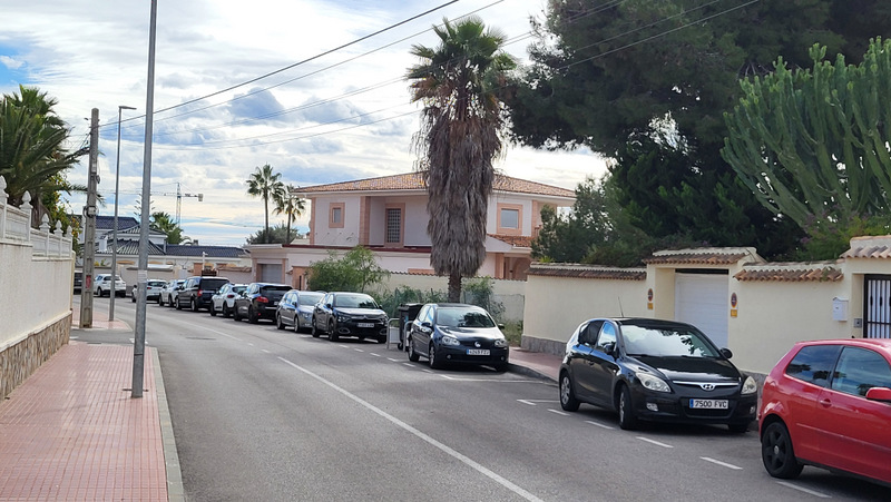 ESPECTACULAR VILLA DE LUJO EN CIUDAD QUESADA – ROJALES CON PISCINA Y JARDÍN PRIVADO