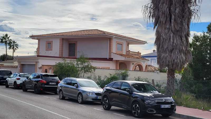 ESPECTACULAR VILLA DE LUJO EN CIUDAD QUESADA – ROJALES CON PISCINA Y JARDÍN PRIVADO