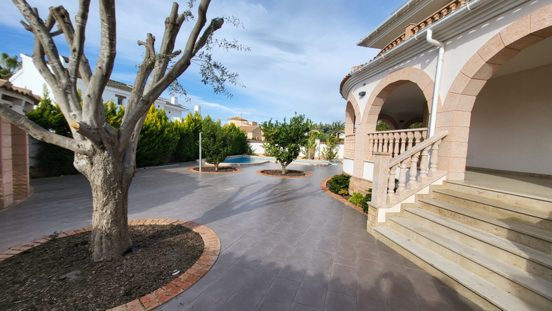 ESPECTACULAR VILLA DE LUJO EN CIUDAD QUESADA – ROJALES CON PISCINA Y JARDÍN PRIVADO