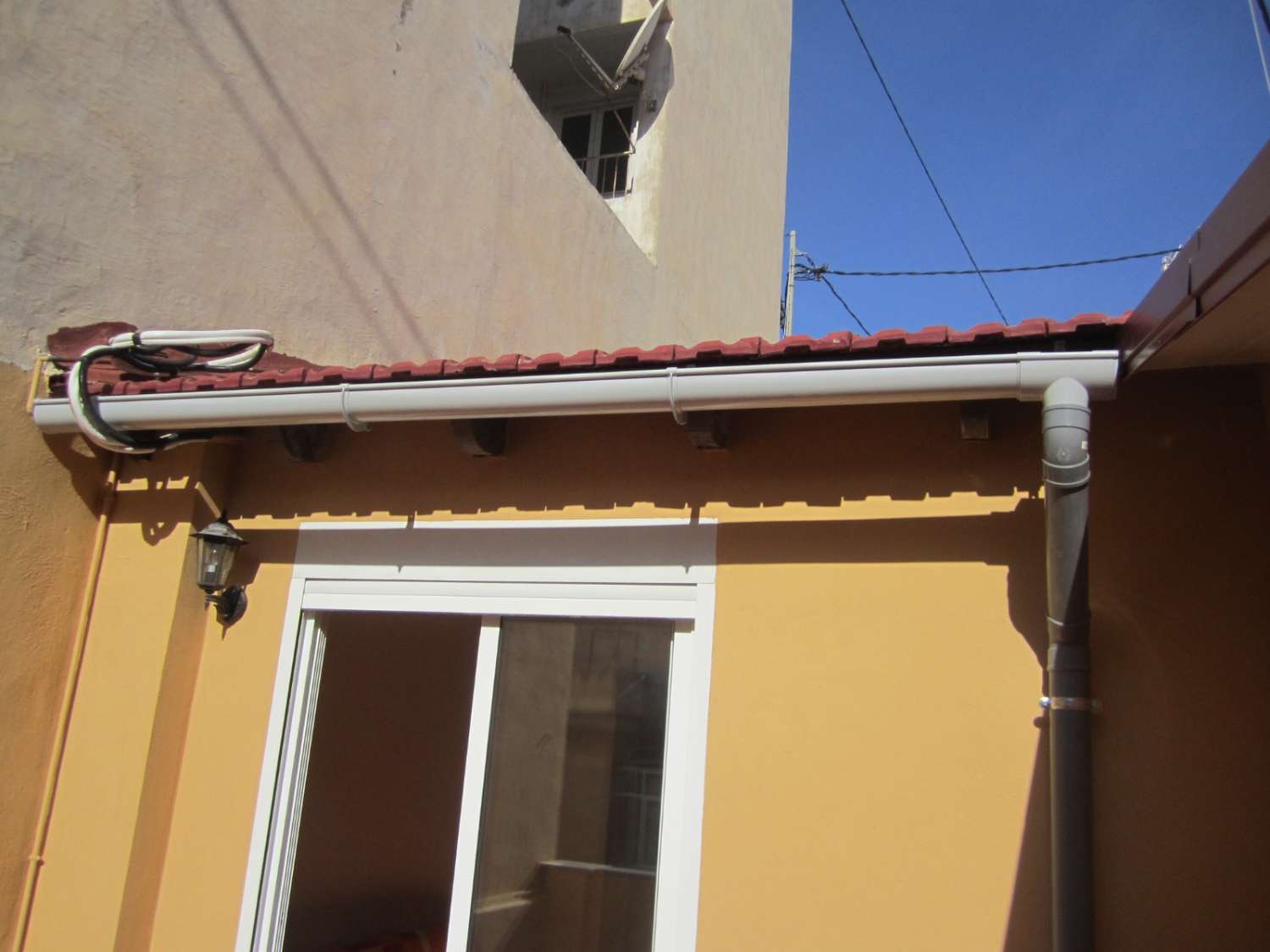 EDIFICIO REFORMADO EN PLENO CENTRO DE ALICANTE CON 8 VIVIENDAS