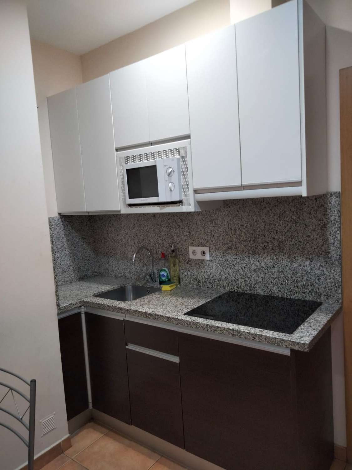 EDIFICIO REFORMADO EN PLENO CENTRO DE ALICANTE CON 8 VIVIENDAS