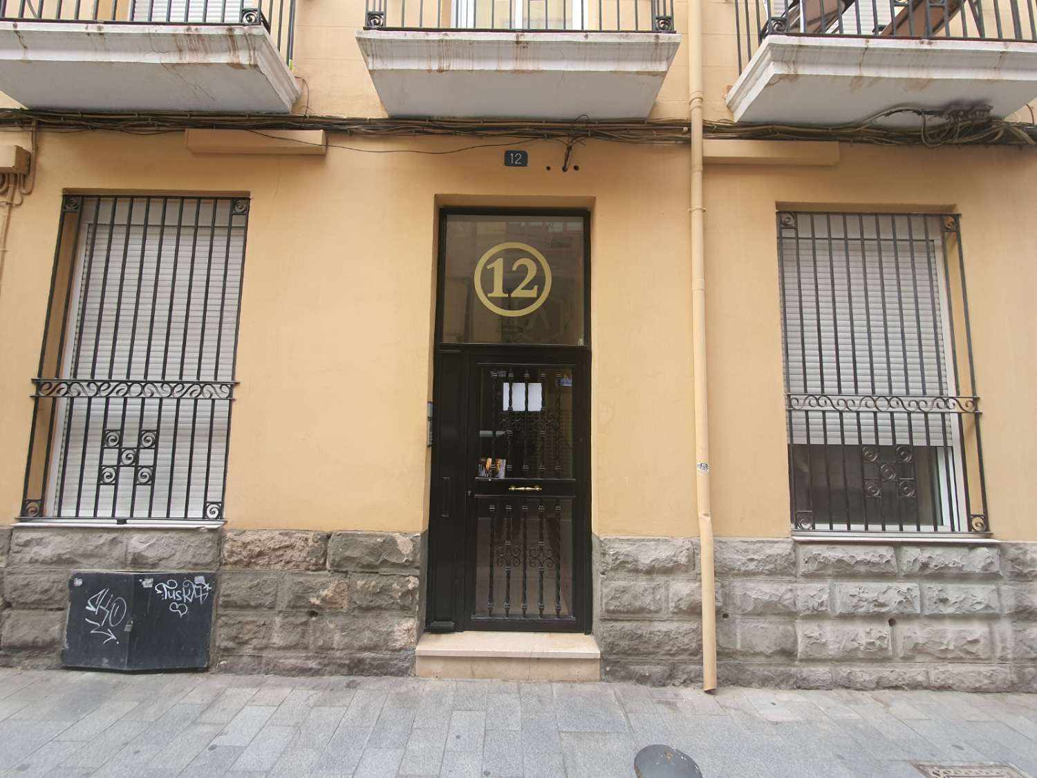EDIFICIO REFORMADO EN PLENO CENTRO DE ALICANTE CON 8 VIVIENDAS