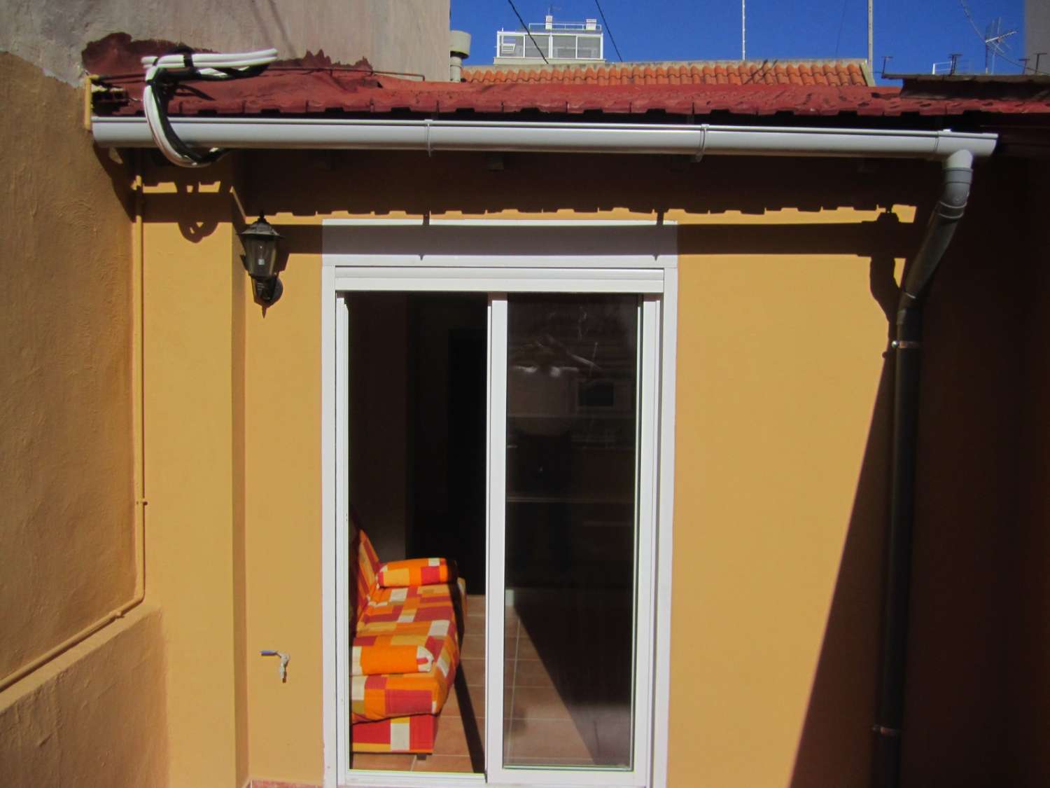 EDIFICIO REFORMADO EN PLENO CENTRO DE ALICANTE CON 8 VIVIENDAS