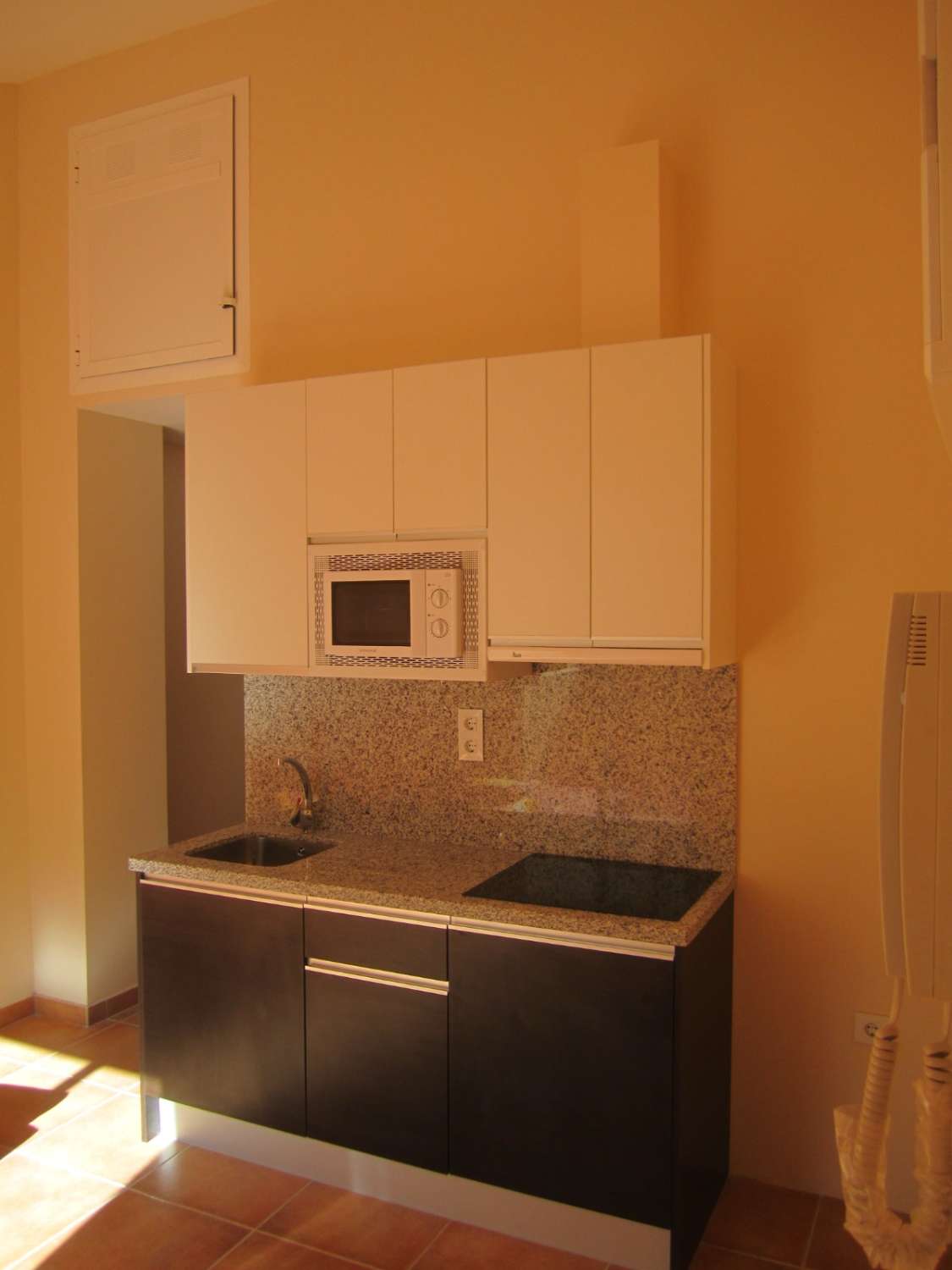 EDIFICIO REFORMADO EN PLENO CENTRO DE ALICANTE CON 8 VIVIENDAS