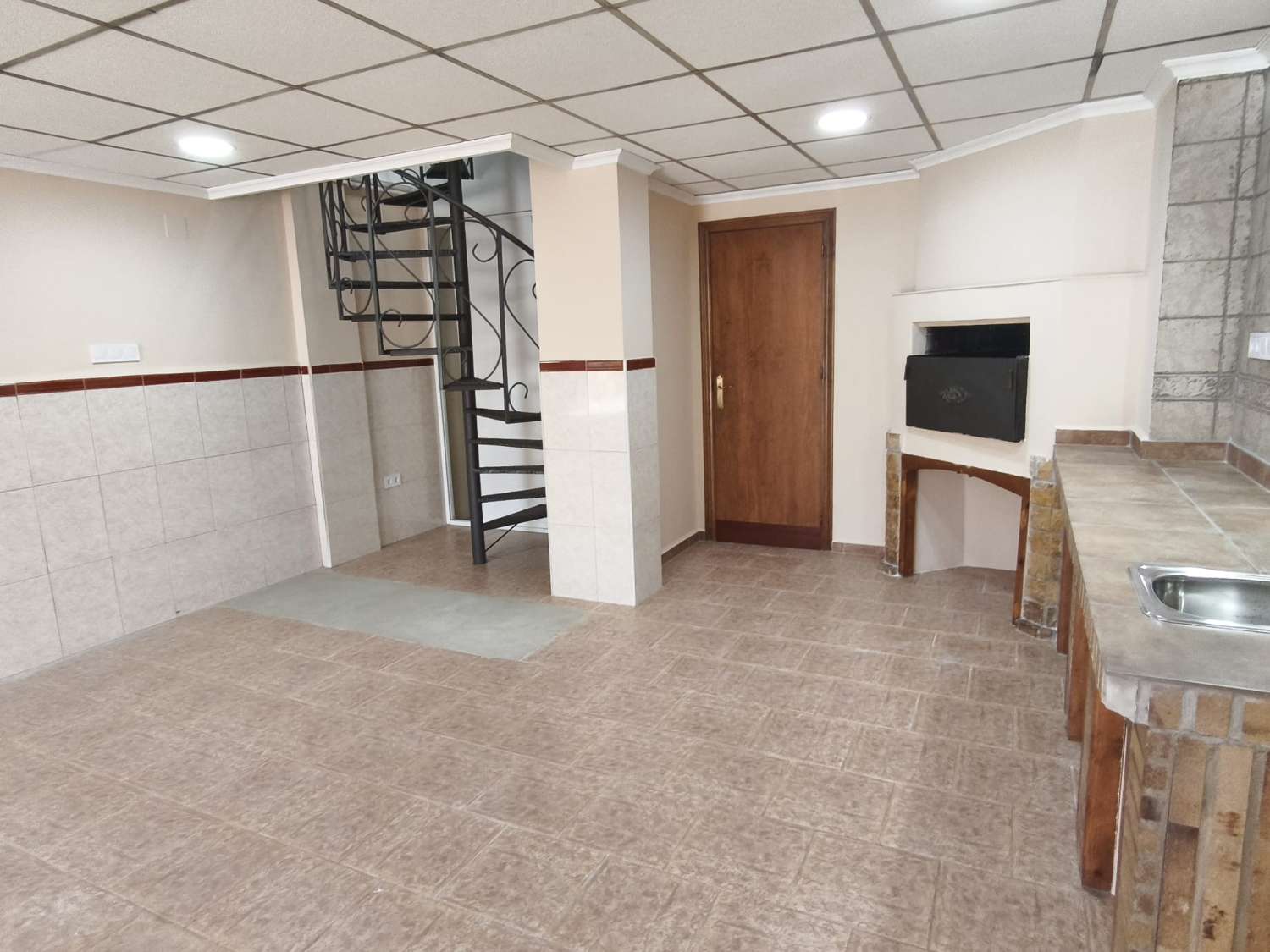 PRECIOSO BUNGALOW REFORMADO DE 3 PLANTAS EN BENEJÚZAR