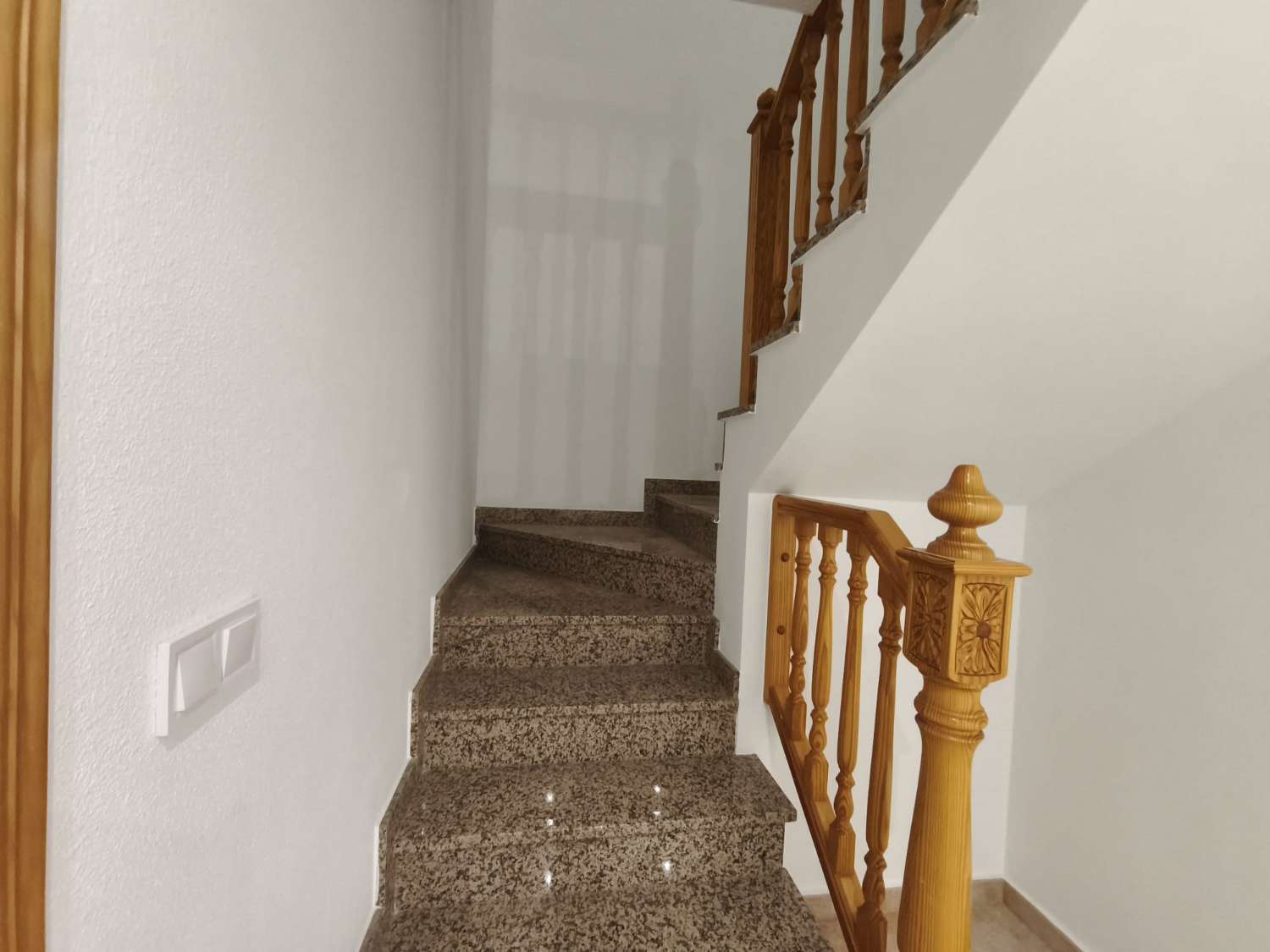 PRECIOSO BUNGALOW REFORMADO DE 3 PLANTAS EN BENEJÚZAR