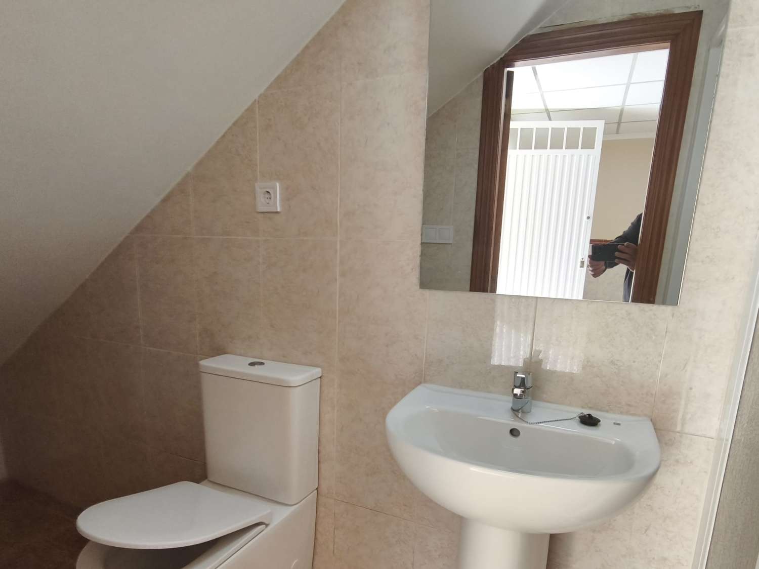 PRECIOSO BUNGALOW REFORMADO DE 3 PLANTAS EN BENEJÚZAR