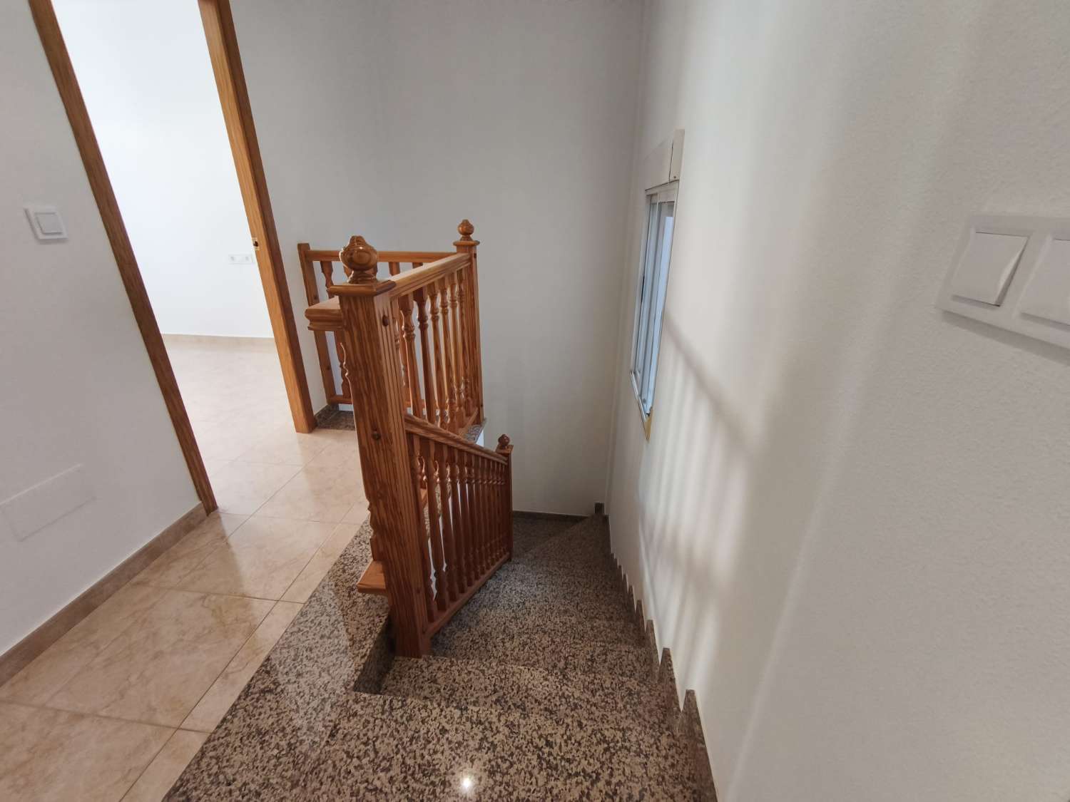 PRECIOSO BUNGALOW REFORMADO DE 3 PLANTAS EN BENEJÚZAR