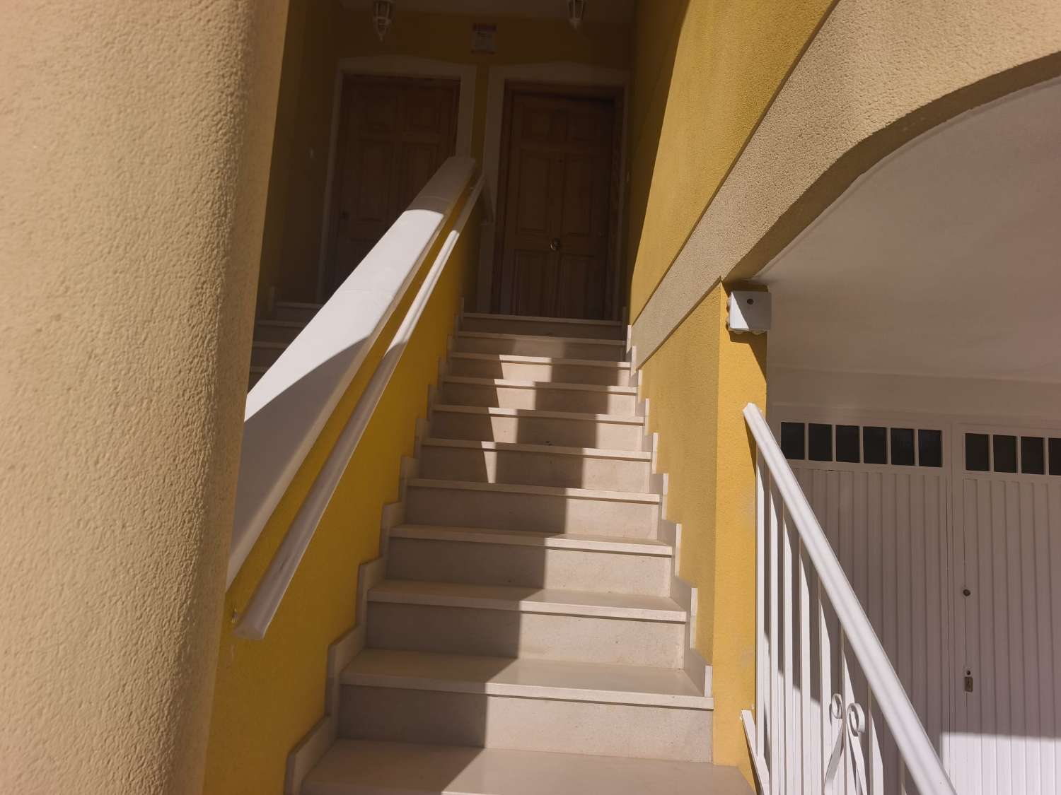 PRECIOSO BUNGALOW REFORMADO DE 3 PLANTAS EN BENEJÚZAR