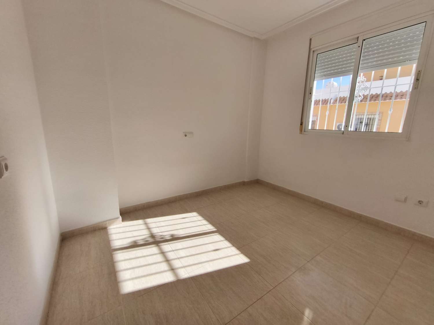 BUNGALOW REFORMADO CON PISCINA PRIVADA Y SOLÁRIUM EN CIUDAD QUESADA (ROJALES)