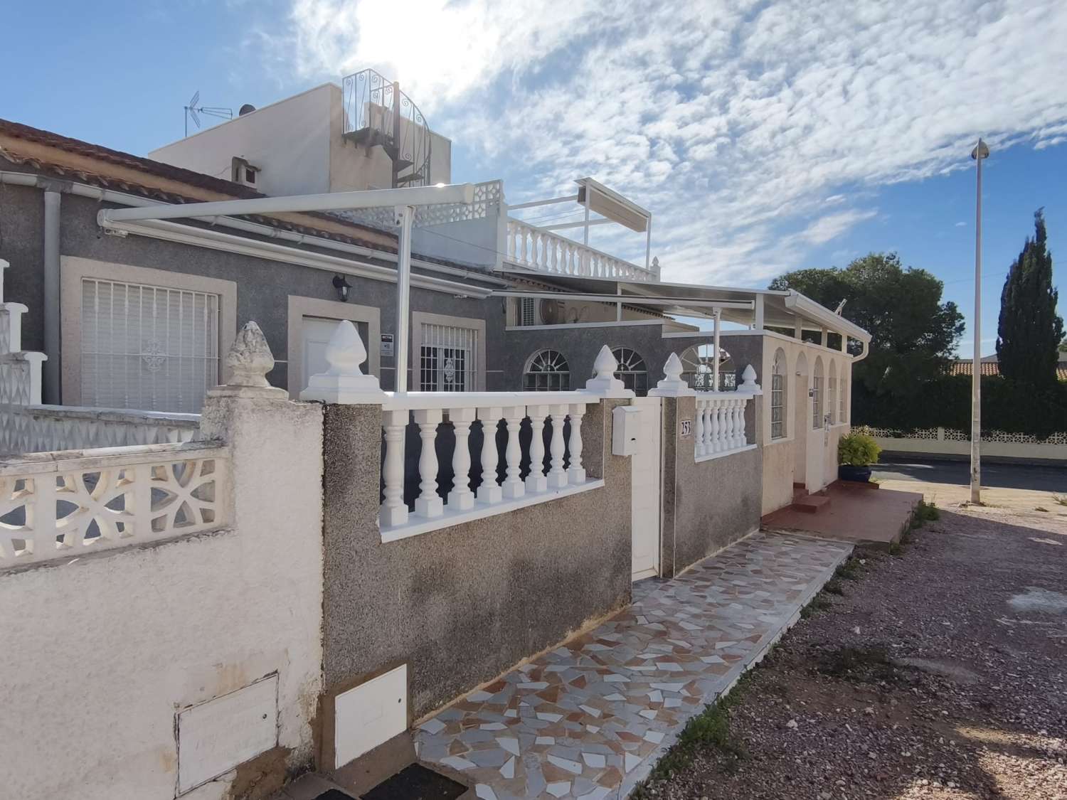 BUNGALOW DE PLANTA BAJA REFORMADO CON TERRAZA EN EL CHAPARRAL – SAN LUIS (TORREVIEJA)