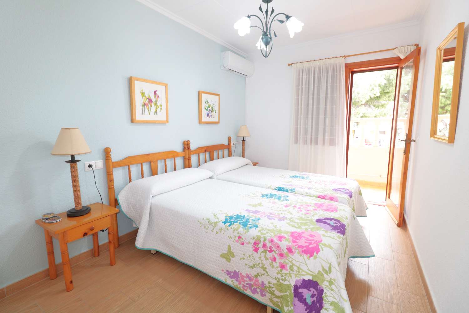 ADOSADO REFORMADO A 300 METROS DEL MAR EN PLAYA DE LOS NÁUFRAGOS – TORREVIEJA