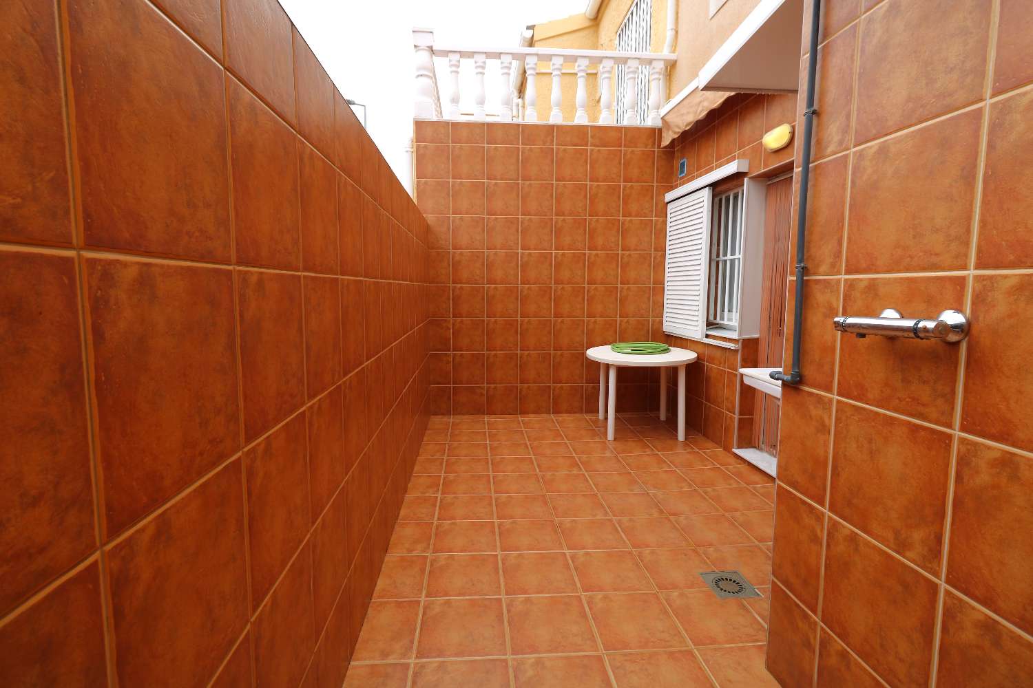 ADOSADO REFORMADO A 300 METROS DEL MAR EN PLAYA DE LOS NÁUFRAGOS – TORREVIEJA