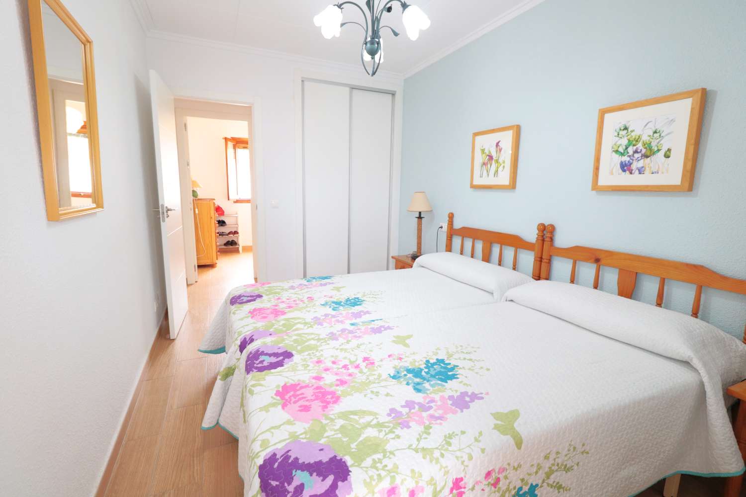 ADOSADO REFORMADO A 300 METROS DEL MAR EN PLAYA DE LOS NÁUFRAGOS – TORREVIEJA