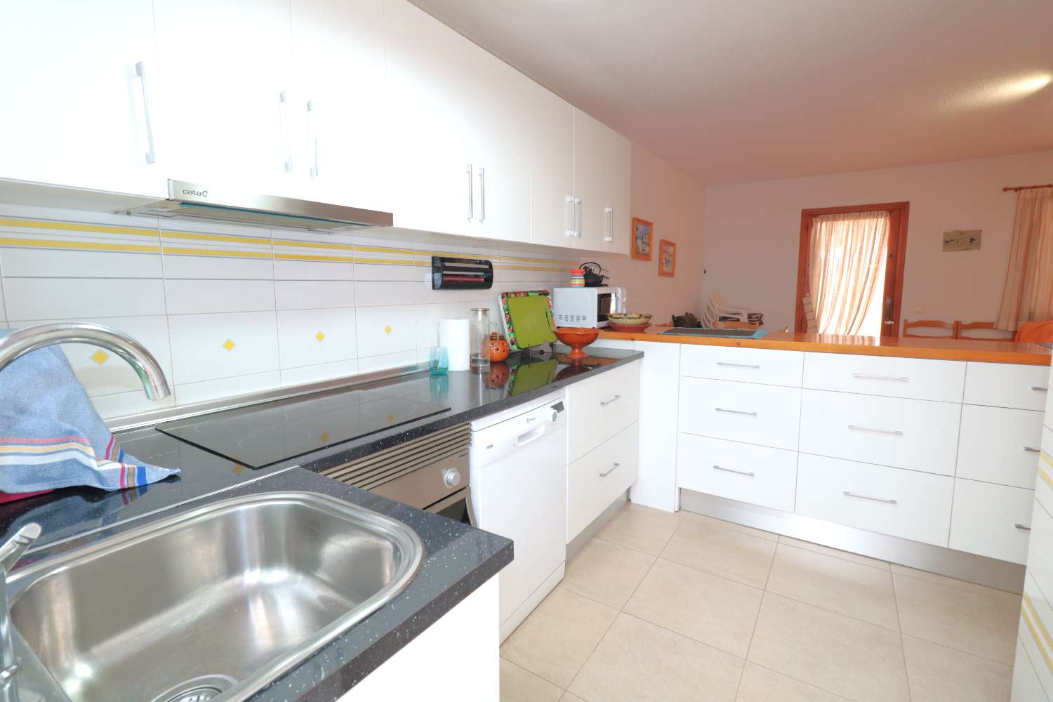 ADOSADO REFORMADO A 300 METROS DEL MAR EN PLAYA DE LOS NÁUFRAGOS – TORREVIEJA