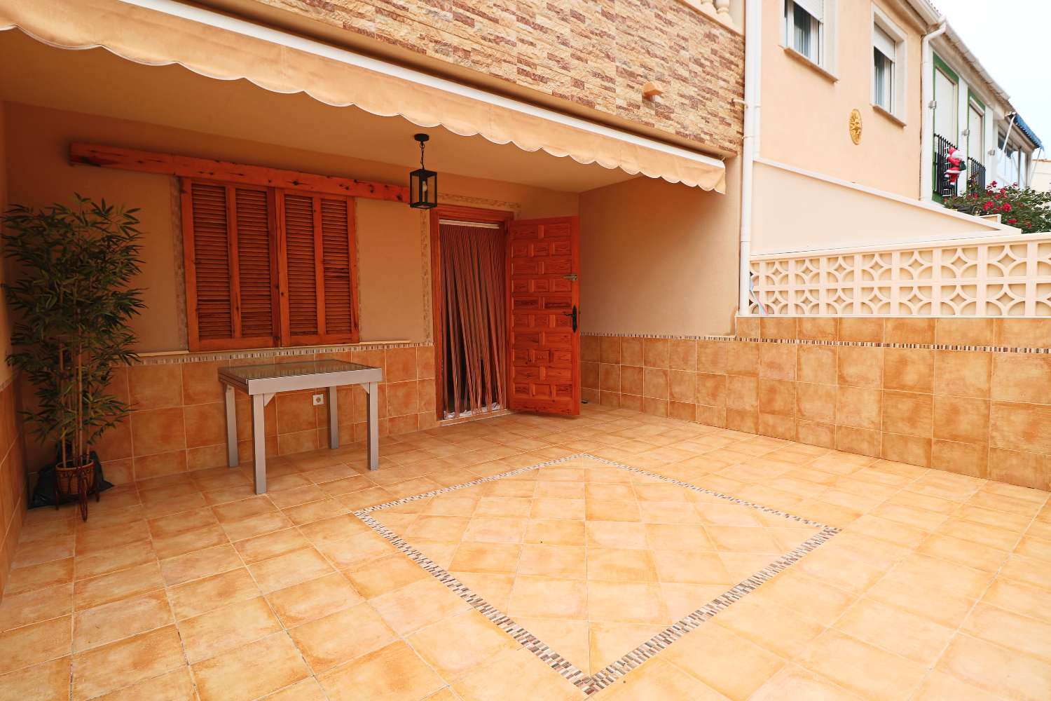 ADOSADO REFORMADO A 300 METROS DEL MAR EN PLAYA DE LOS NÁUFRAGOS – TORREVIEJA