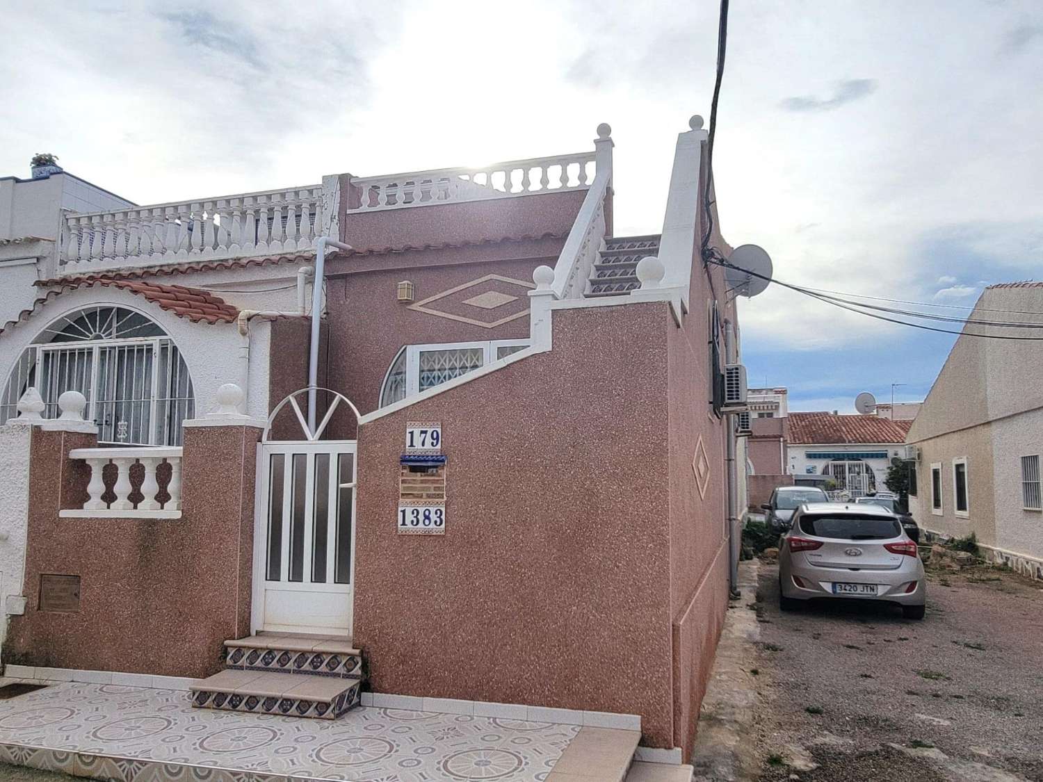 BONITA VIVIENDA ADOSADA EN ESQUINA CON SOLÁRIUM JUNTO AL PARQUE NATURAL DE LA MATA – SIN GASTOS DE COMUNIDAD