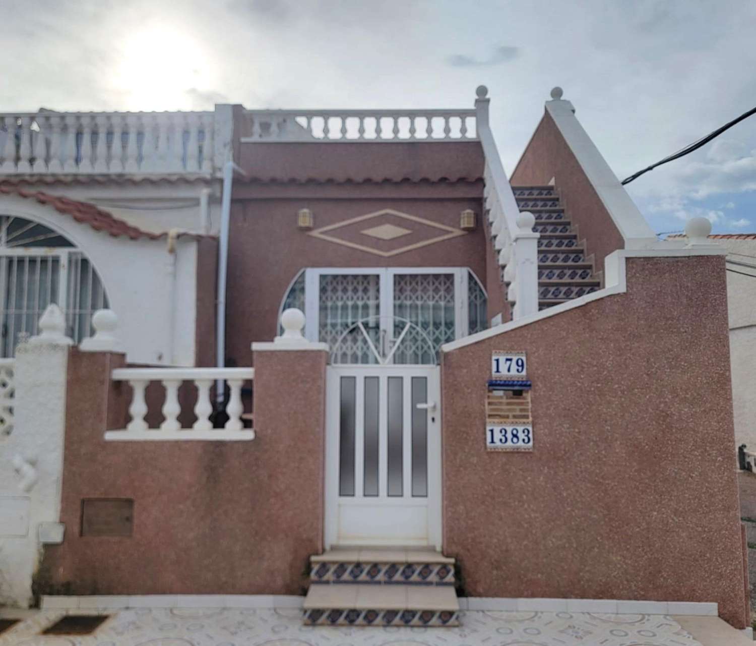 BONITA VIVIENDA ADOSADA EN ESQUINA CON SOLÁRIUM JUNTO AL PARQUE NATURAL DE LA MATA – SIN GASTOS DE COMUNIDAD
