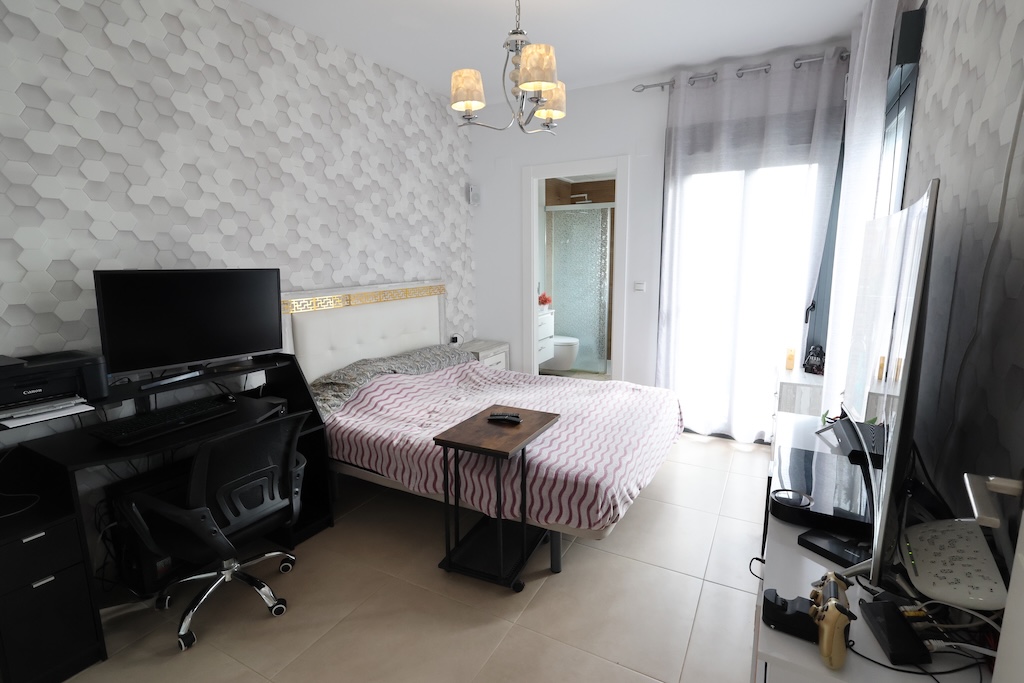 ADOSADO ORIENTACIÓN SUR CON SÓTANO-GARAJE, SOLÁRIUM Y VISTAS A PISCINAS EN PLAYA FLAMENCA – RESIDENCIAL EL MANANTIAL