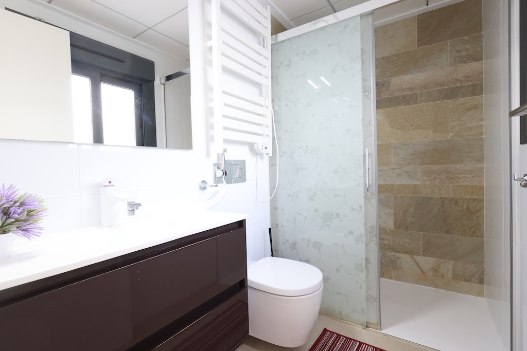 ADOSADO ORIENTACIÓN SUR CON SÓTANO-GARAJE, SOLÁRIUM Y VISTAS A PISCINAS EN PLAYA FLAMENCA – RESIDENCIAL EL MANANTIAL