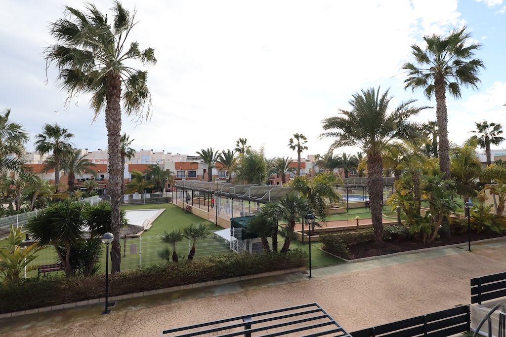 ADOSADO ORIENTACIÓN SUR CON SÓTANO-GARAJE, SOLÁRIUM Y VISTAS A PISCINAS EN PLAYA FLAMENCA – RESIDENCIAL EL MANANTIAL
