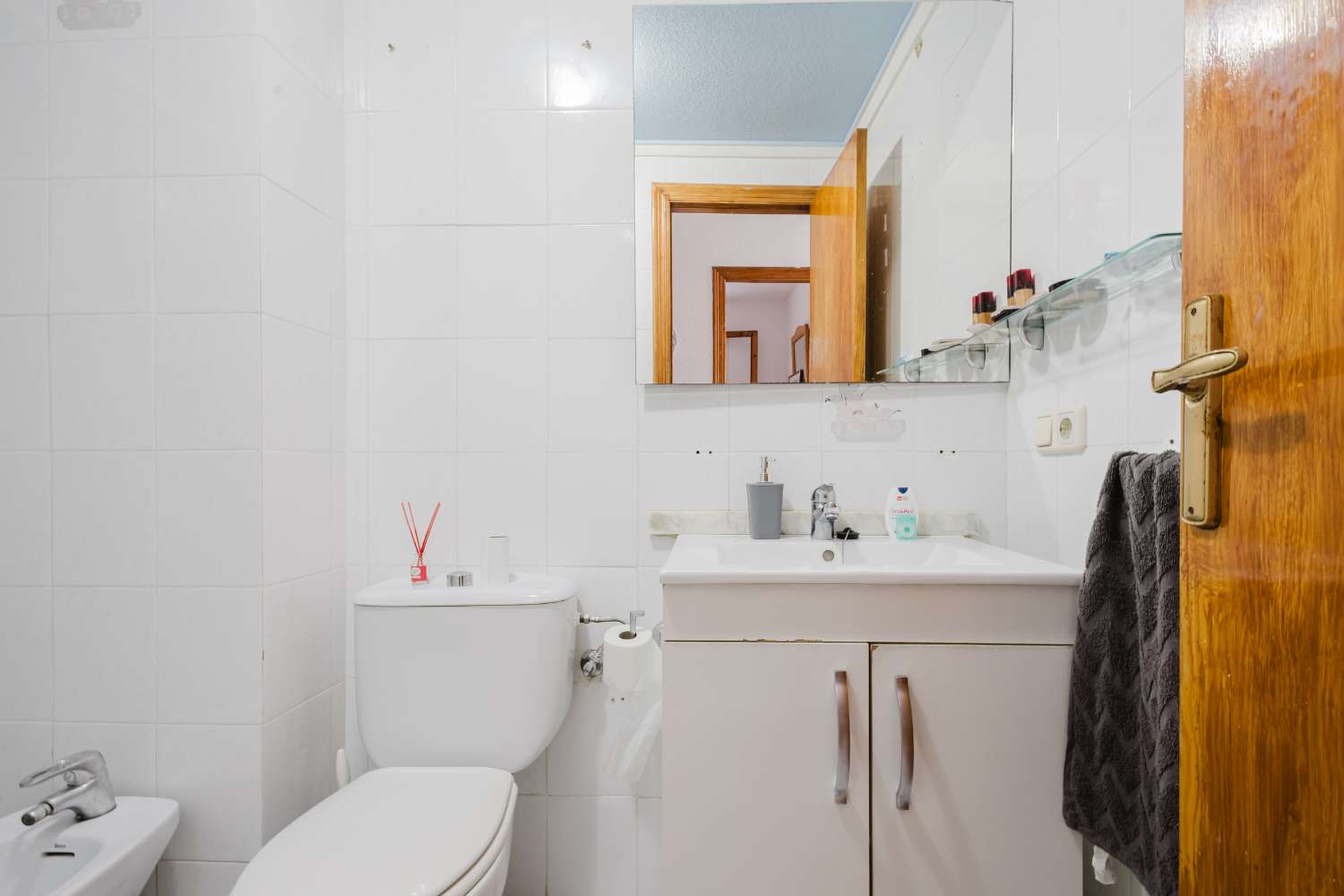 APARTAMENTO A 220 M DE LA PLAYA EN TORREVIEJA – LUZ, UBICACIÓN Y CALIDAD DE VIDA JUNTO AL MAR