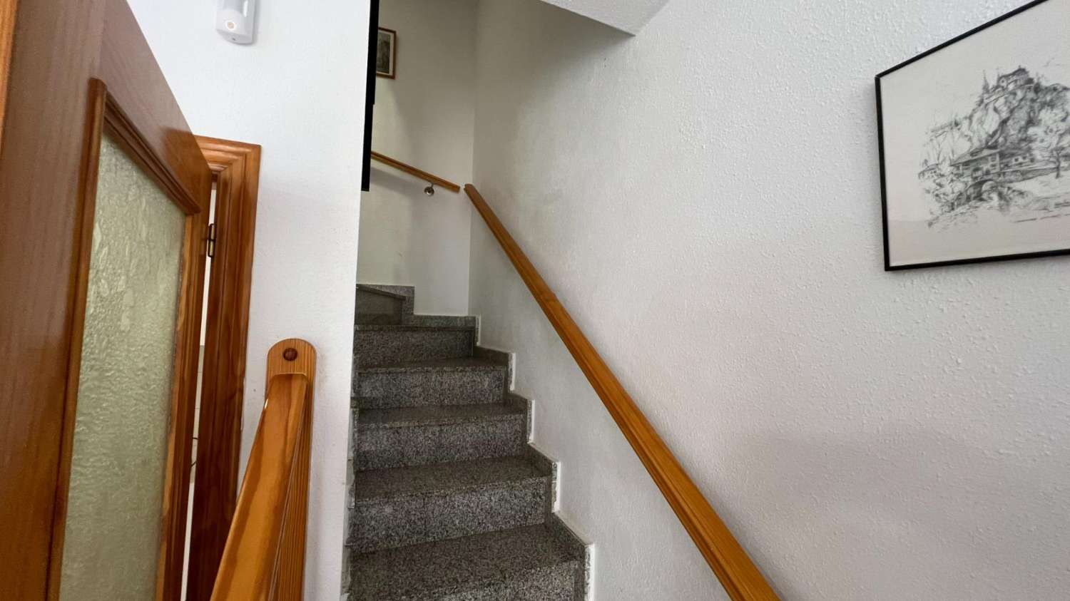 ADOSADO SEMIREFORMADO CON SOLÁRIUM Y VISTAS AL LAGO EN TORREVIEJA