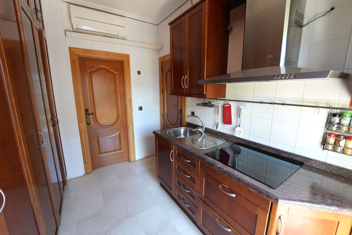 ESPECTACULAR VILLA DE LUJO CON VISTAS AL MAR EN CAMPOAMOR – 734 M² EN PARCELA DE 850 M²