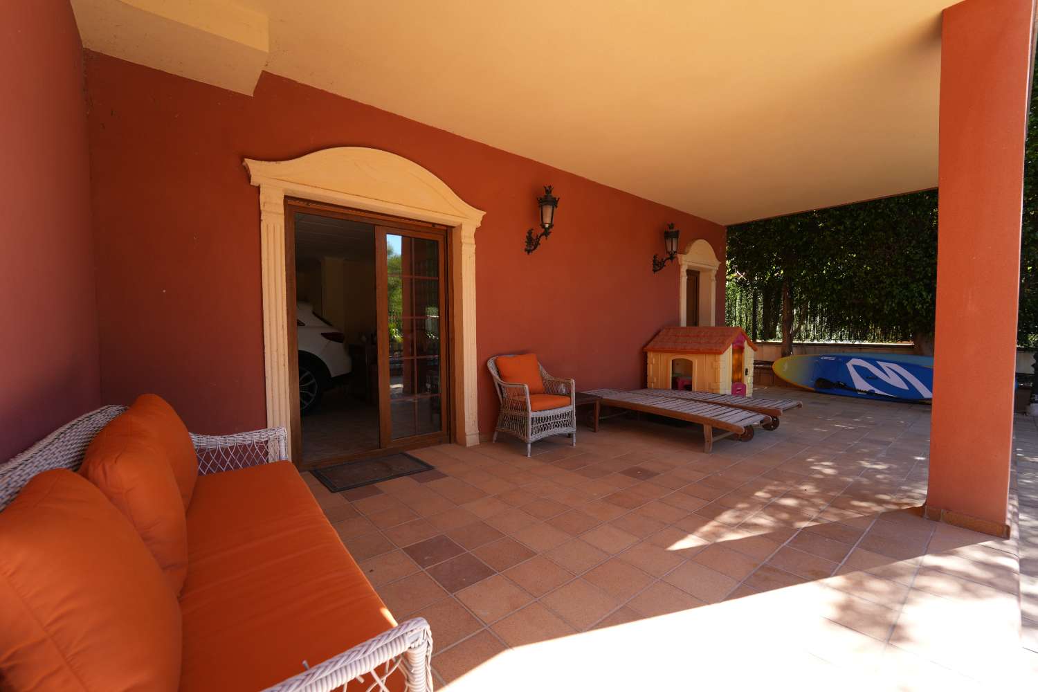 ESPECTACULAR VILLA DE LUJO CON VISTAS AL MAR EN CAMPOAMOR – 734 M² EN PARCELA DE 850 M²