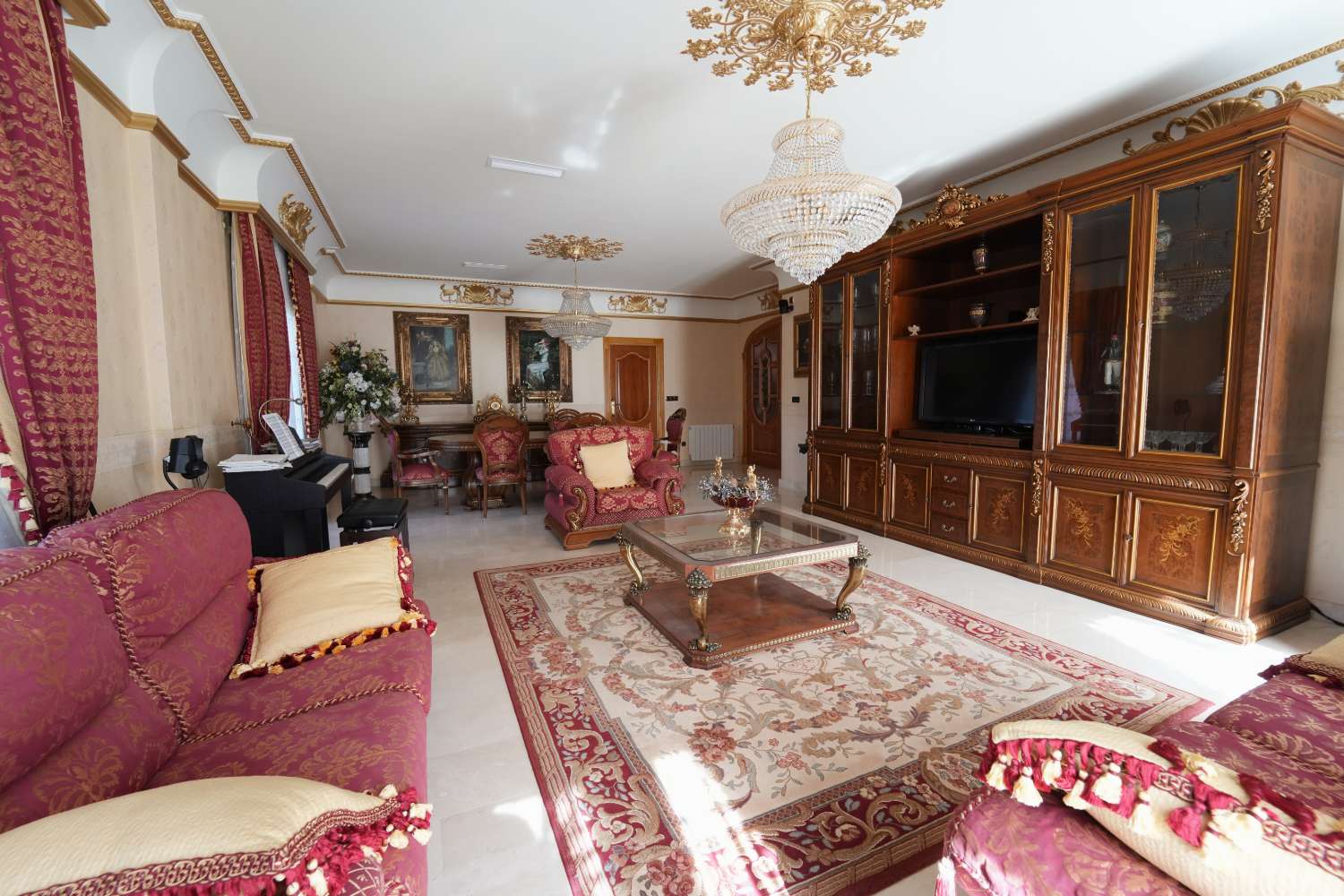 ESPECTACULAR VILLA DE LUJO CON VISTAS AL MAR EN CAMPOAMOR – 734 M² EN PARCELA DE 850 M²