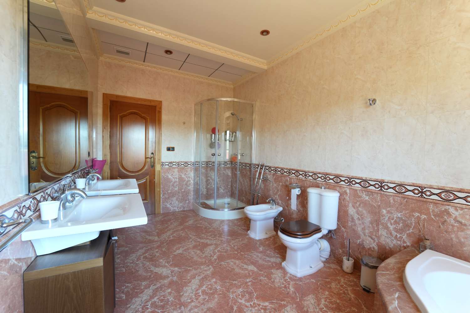 ESPECTACULAR VILLA DE LUJO CON VISTAS AL MAR EN CAMPOAMOR – 734 M² EN PARCELA DE 850 M²