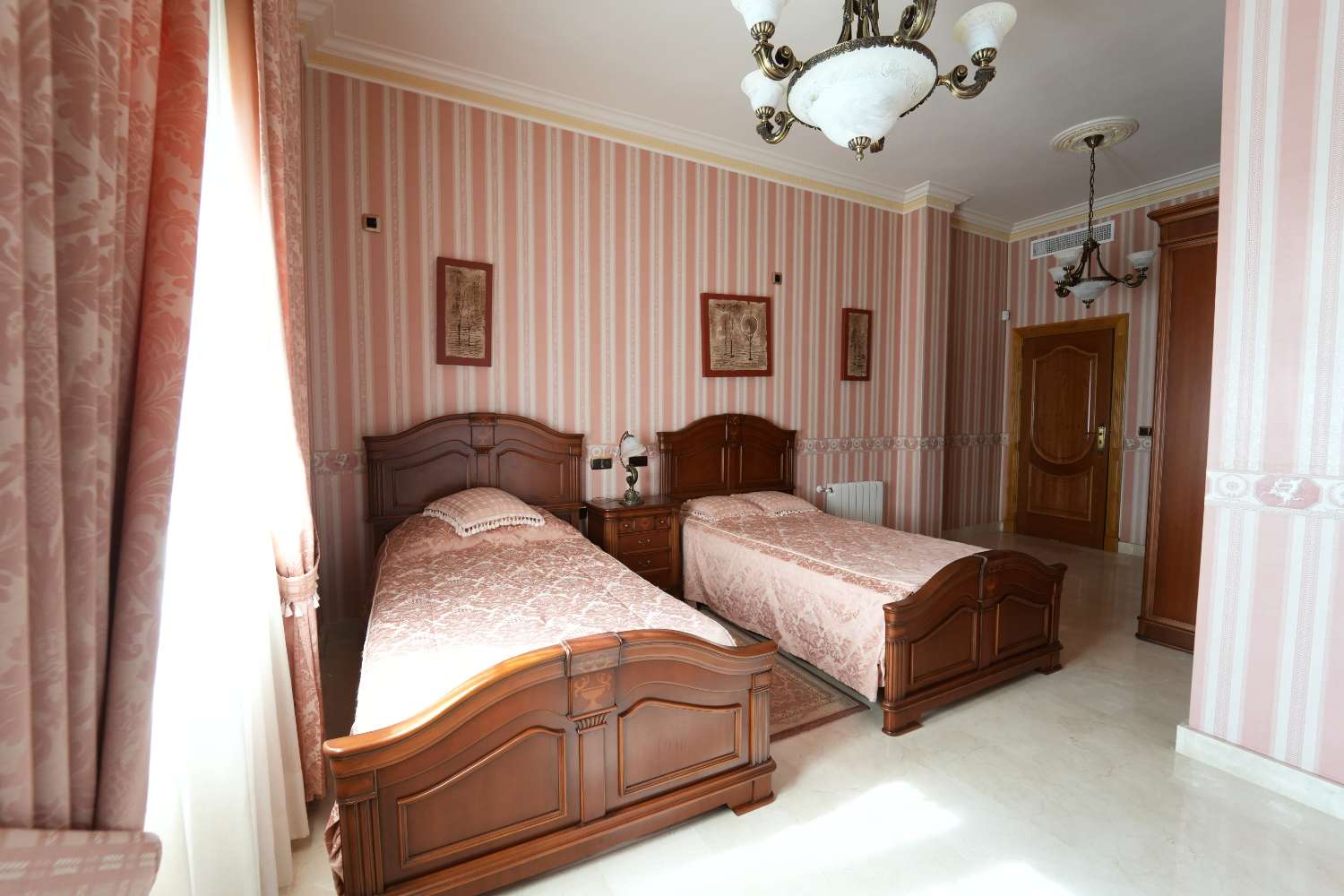 ESPECTACULAR VILLA DE LUJO CON VISTAS AL MAR EN CAMPOAMOR – 734 M² EN PARCELA DE 850 M²