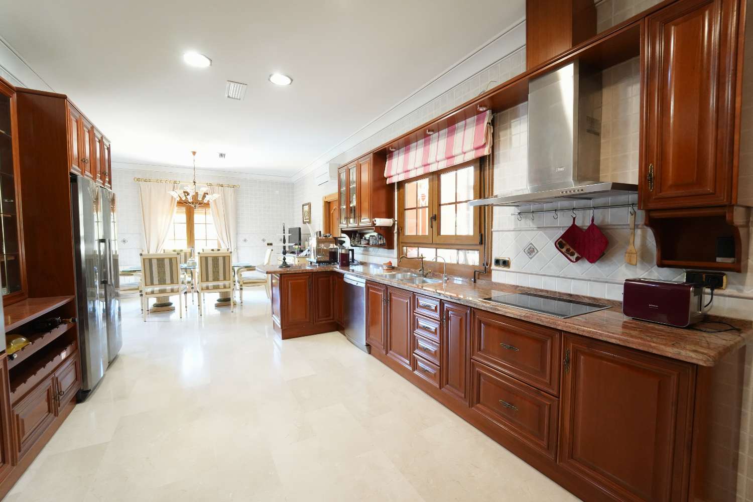 ESPECTACULAR VILLA DE LUJO CON VISTAS AL MAR EN CAMPOAMOR – 734 M² EN PARCELA DE 850 M²