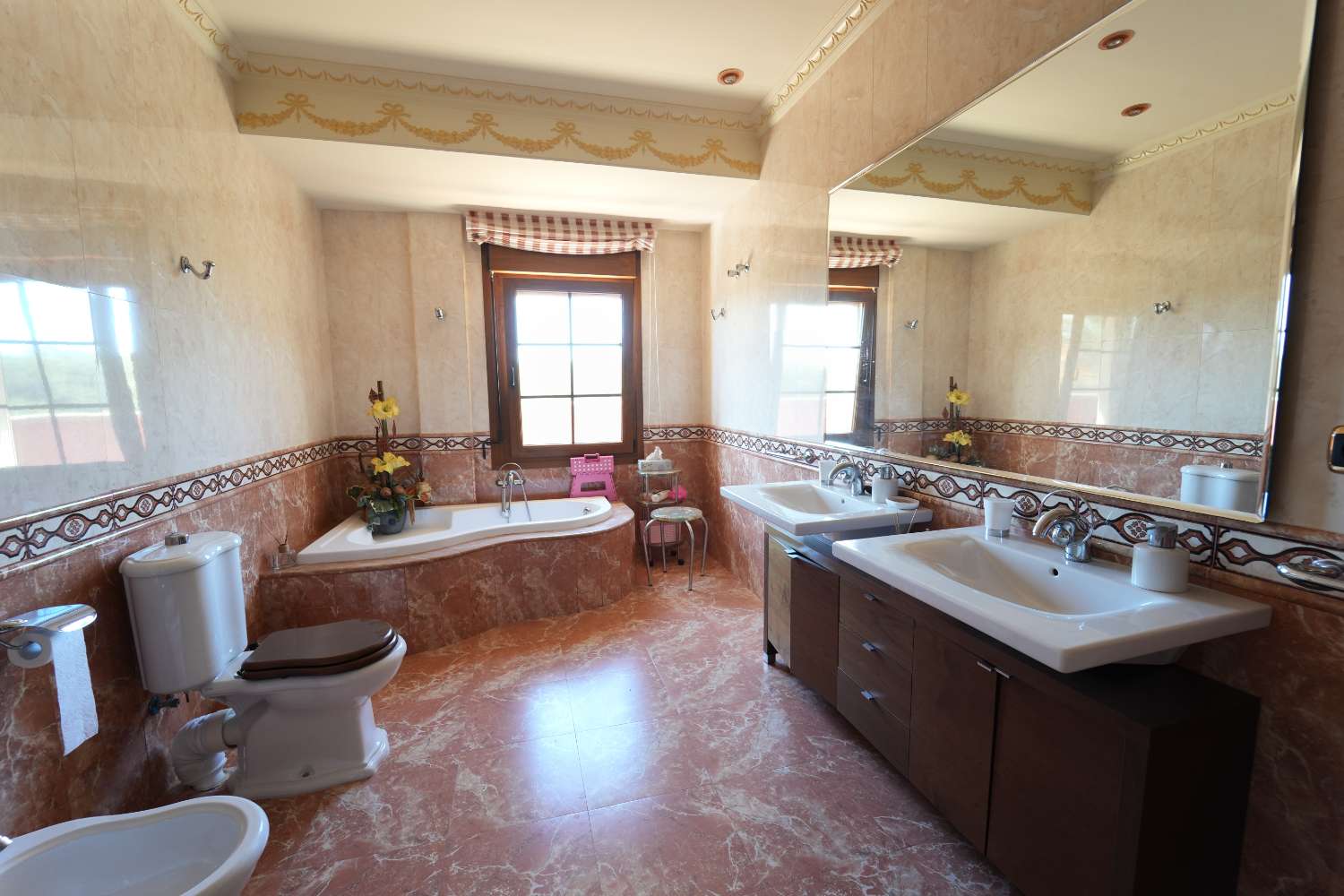 ESPECTACULAR VILLA DE LUJO CON VISTAS AL MAR EN CAMPOAMOR – 734 M² EN PARCELA DE 850 M²