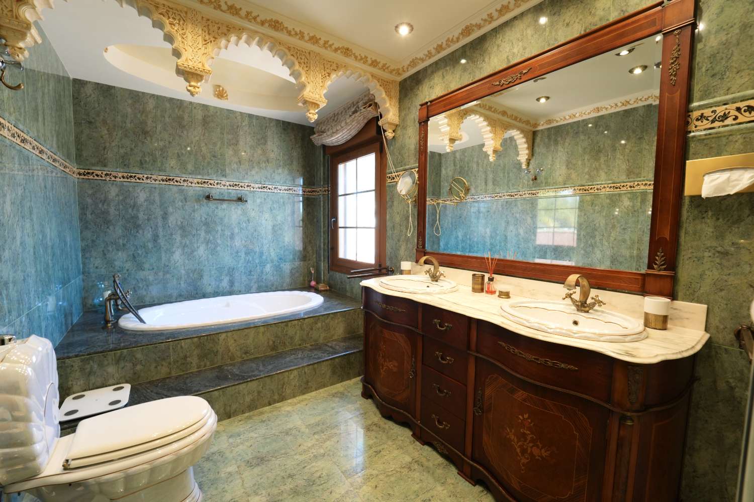 ESPECTACULAR VILLA DE LUJO CON VISTAS AL MAR EN CAMPOAMOR – 734 M² EN PARCELA DE 850 M²